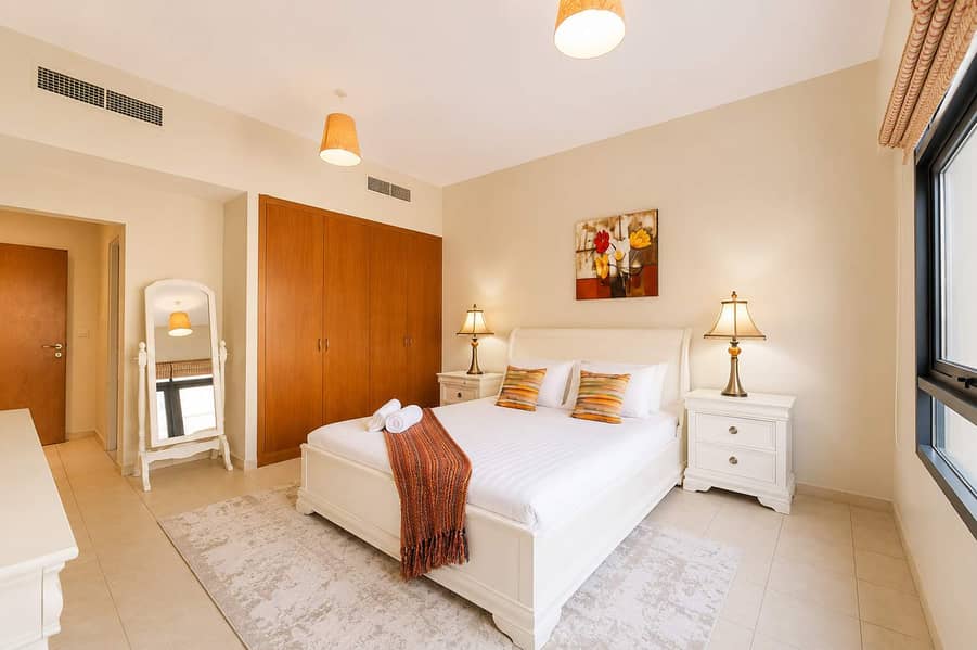 11 Greens Oasis: Stylish 2BR Apartment in Dubai