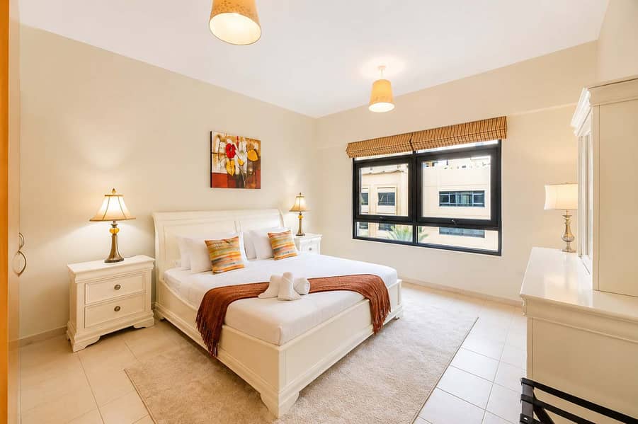 12 Greens Oasis: Stylish 2BR Apartment in Dubai