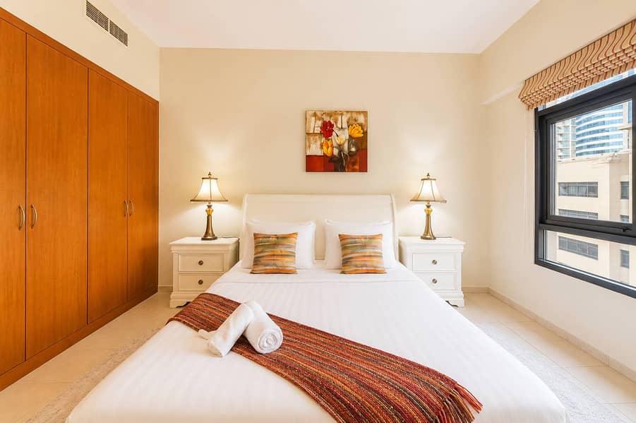 13 Greens Oasis: Stylish 2BR Apartment in Dubai