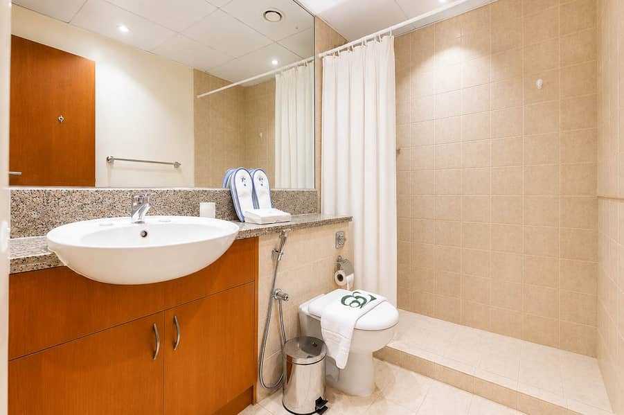 17 Greens Oasis: Stylish 2BR Apartment in Dubai