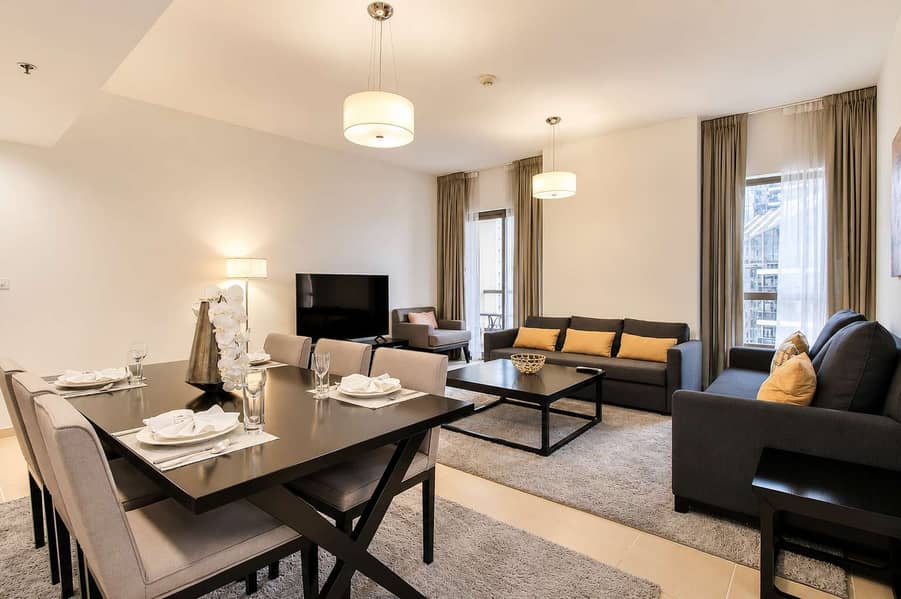 5 Dubai Beachfront: Luxury Apartment with Pool & Views