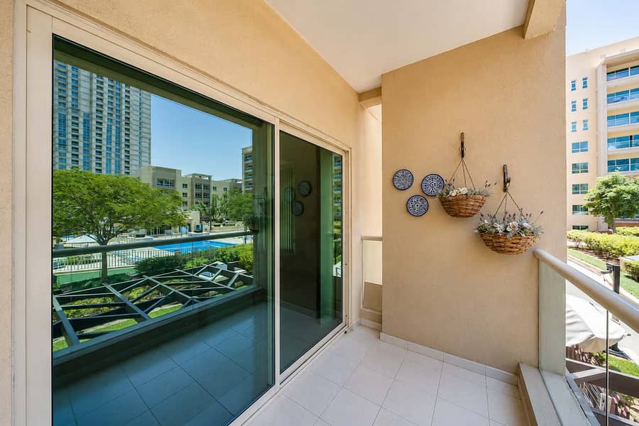 18 Arta Greens Apartment: Family-Friendly Dubai Stay