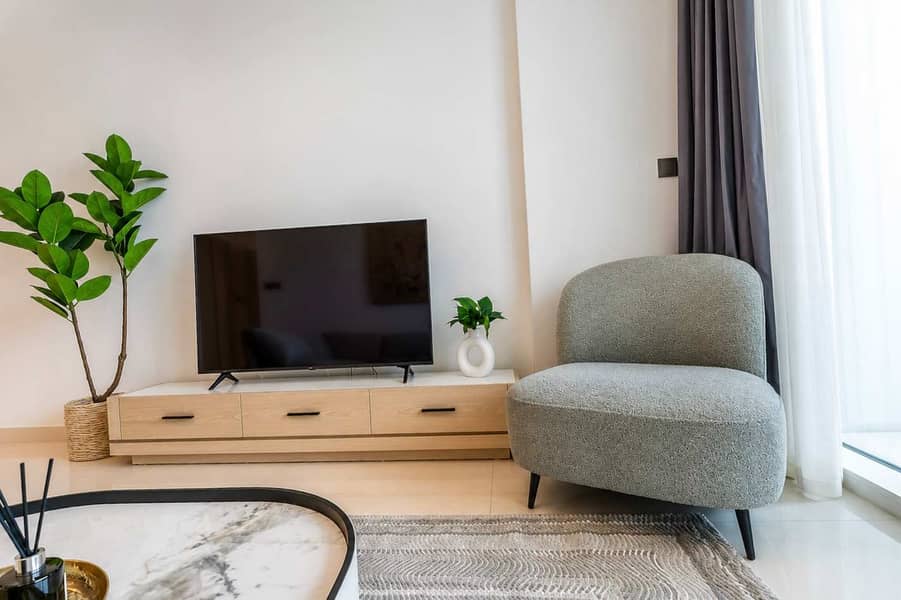6 Sunrise Bay, Dubai: Beachfront Apartment with Gym