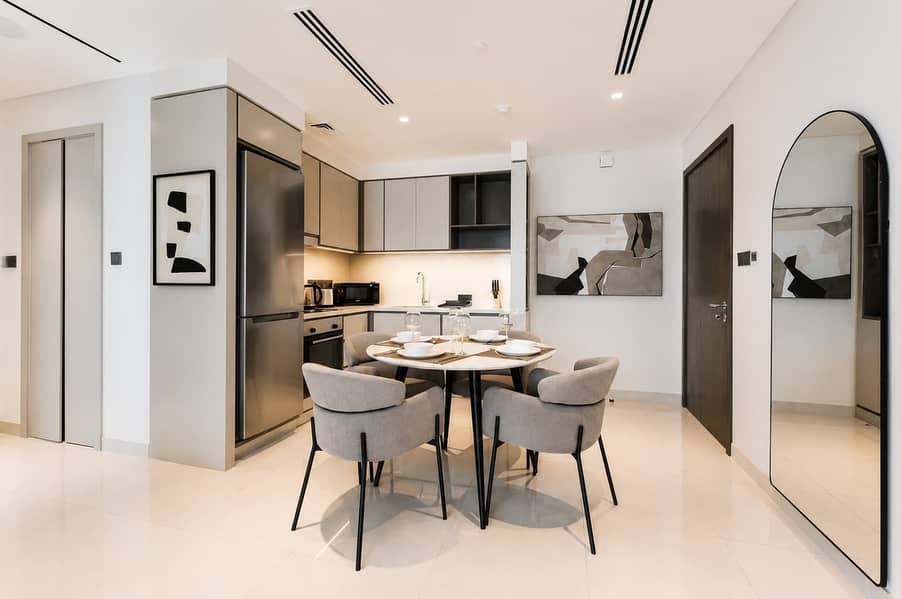 11 Sunrise Bay, Dubai: Beachfront Apartment with Gym