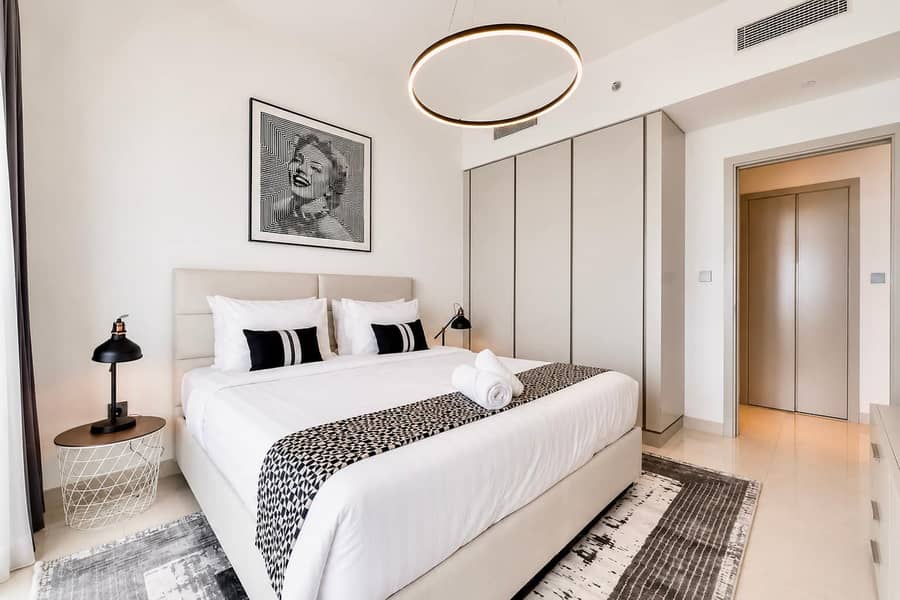 15 Sunrise Bay, Dubai: Beachfront Apartment with Gym