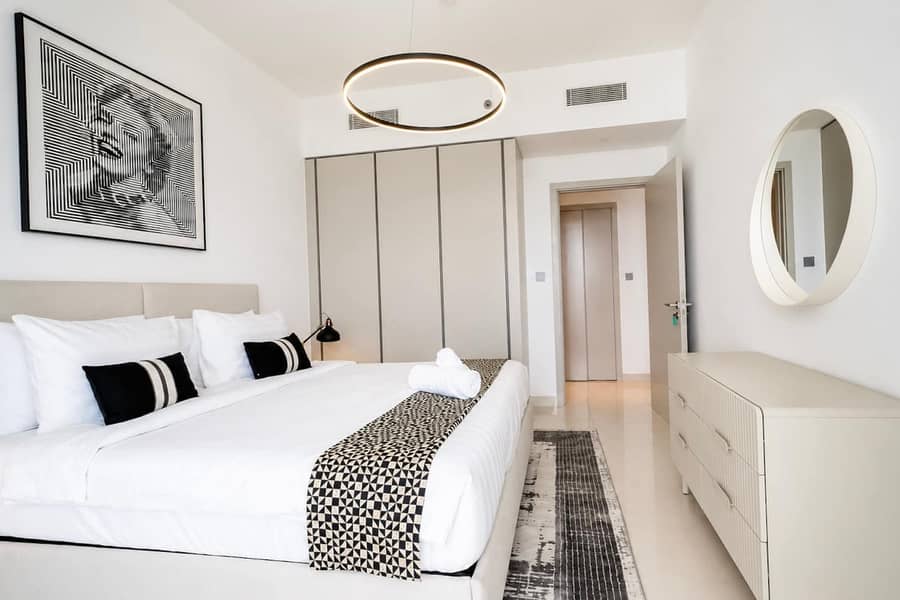 16 Sunrise Bay, Dubai: Beachfront Apartment with Gym