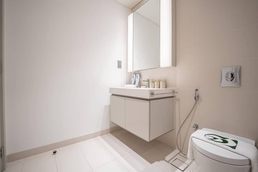 19 Sunrise Bay, Dubai: Beachfront Apartment with Gym