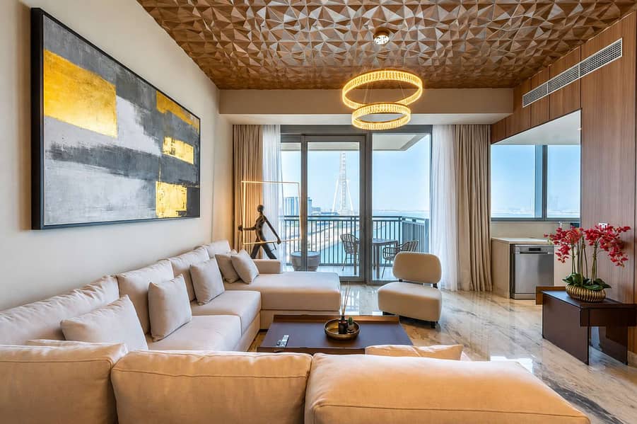 5 Luxury Sea View Apt, Dubai Marina w/ Pool & Gym