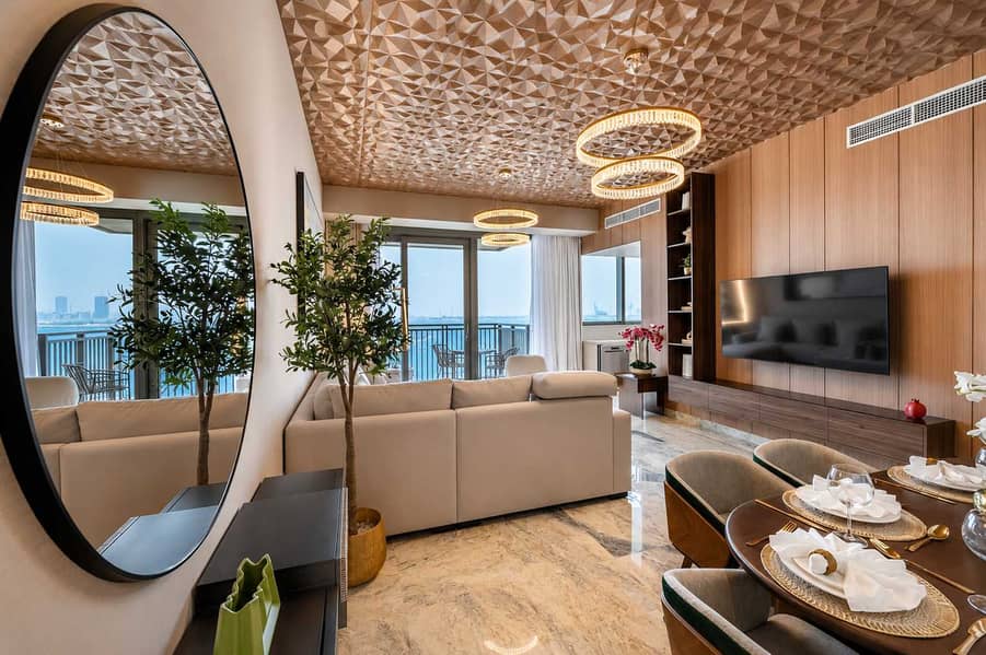 7 Luxury Sea View Apt, Dubai Marina w/ Pool & Gym