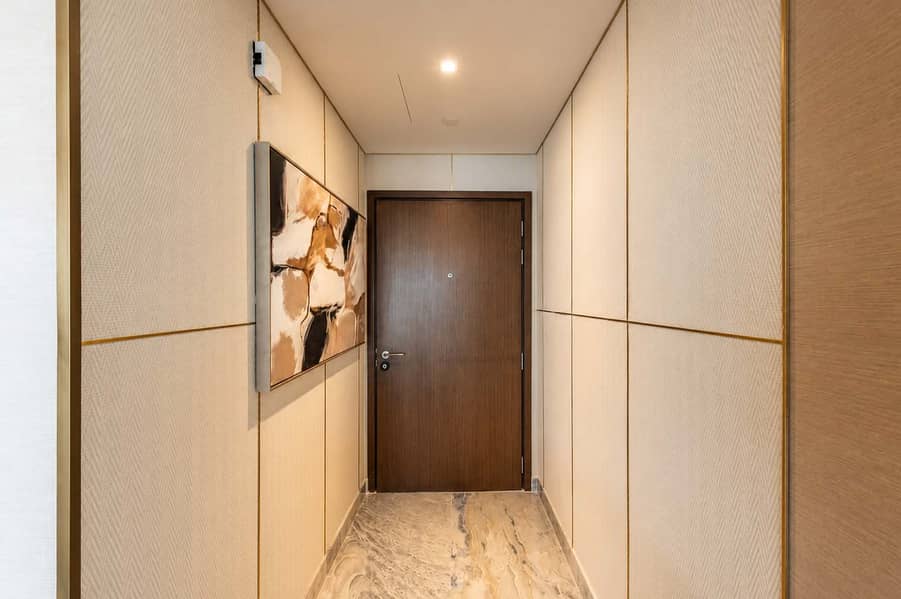 10 Luxury Sea View Apt, Dubai Marina w/ Pool & Gym