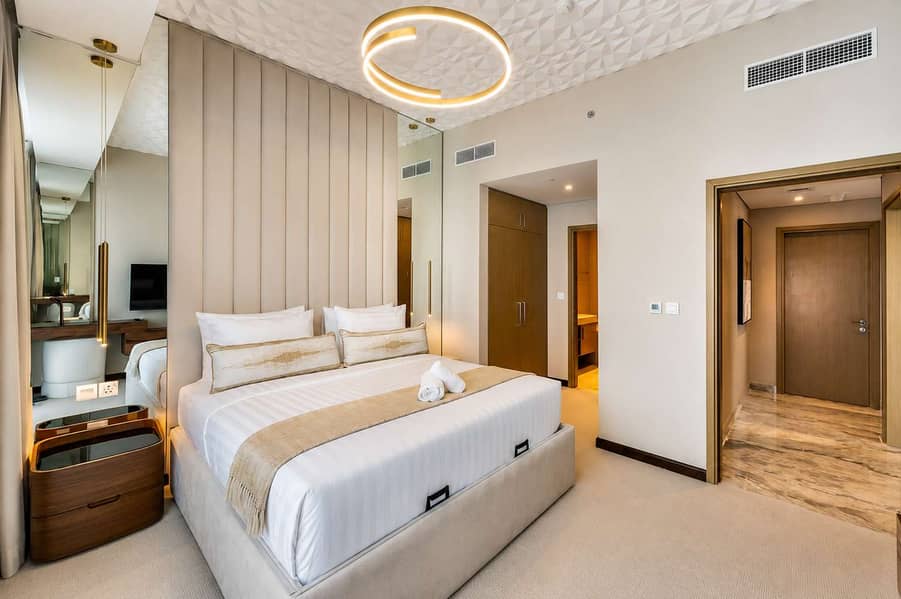 11 Luxury Sea View Apt, Dubai Marina w/ Pool & Gym