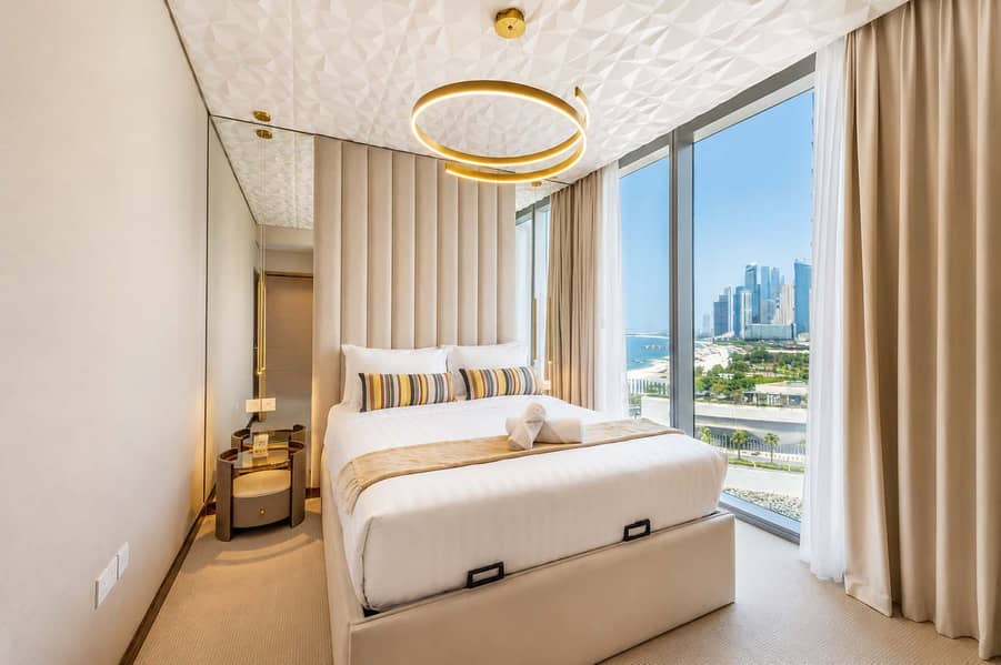 14 Luxury Sea View Apt, Dubai Marina w/ Pool & Gym