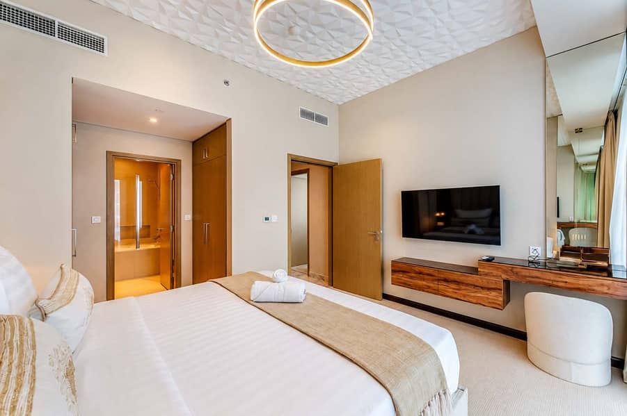 15 Luxury Sea View Apt, Dubai Marina w/ Pool & Gym
