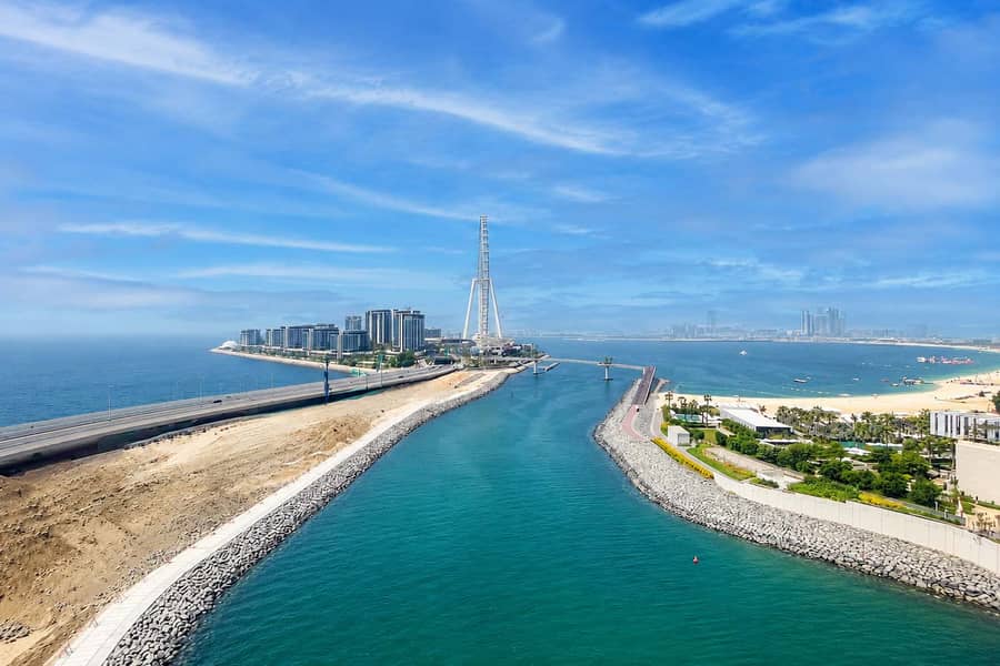 17 Luxury Sea View Apt, Dubai Marina w/ Pool & Gym