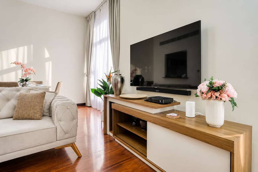 5 JLT 1-Bed Apartment: City Views, Gym & Balcony
