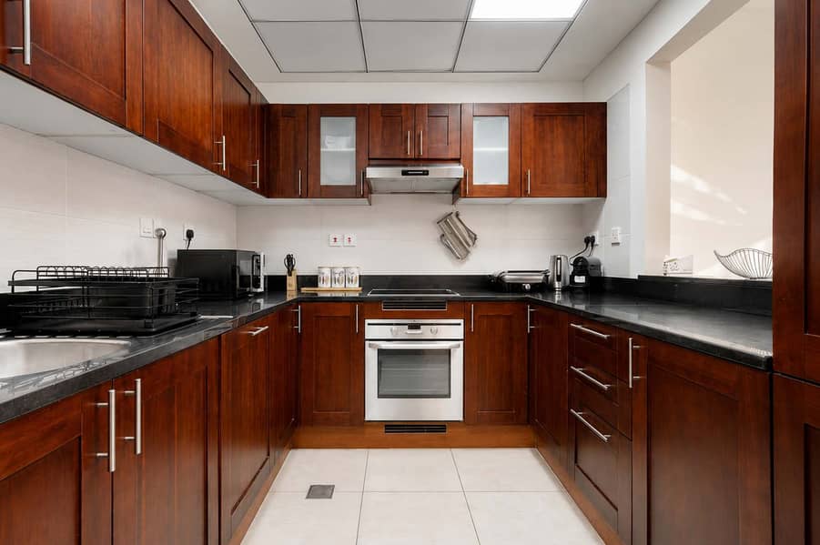 10 JLT 1-Bed Apartment: City Views, Gym & Balcony