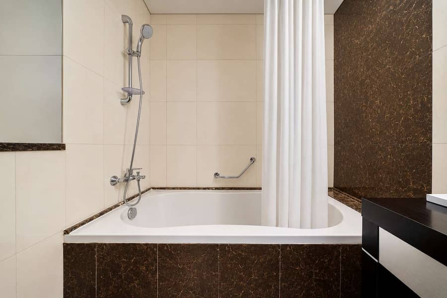 15 JLT 1-Bed Apartment: City Views, Gym & Balcony