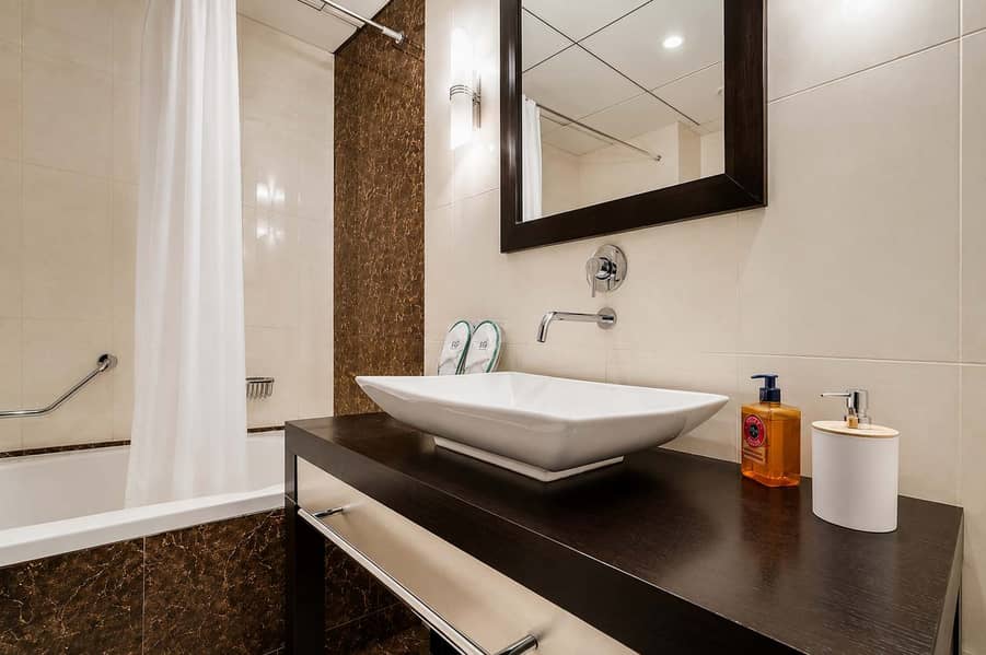 16 JLT 1-Bed Apartment: City Views, Gym & Balcony