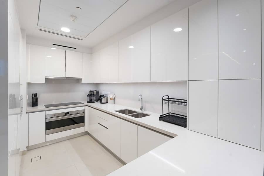 15 Dubai Luxury: 3-Bedroom Apartment with Views