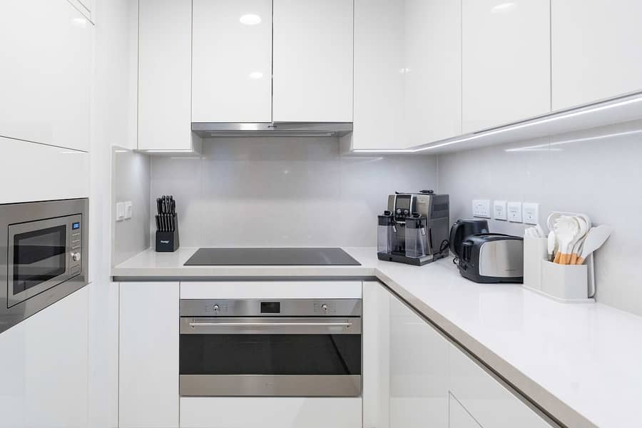 16 Dubai Luxury: 3-Bedroom Apartment with Views