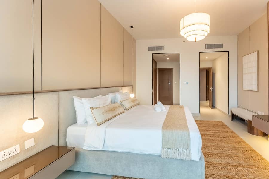 19 Dubai Luxury: 3-Bedroom Apartment with Views