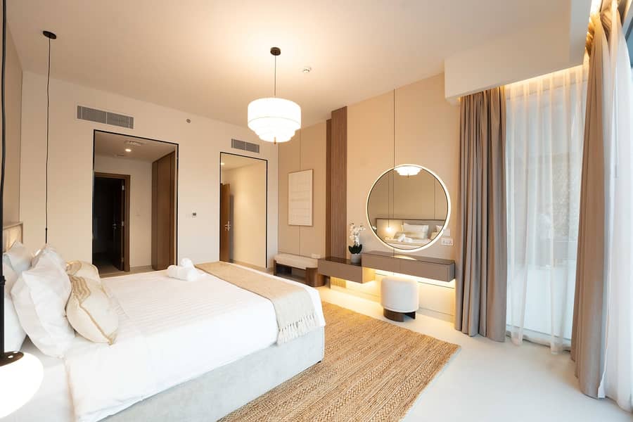 25 Dubai Luxury: 3-Bedroom Apartment with Views