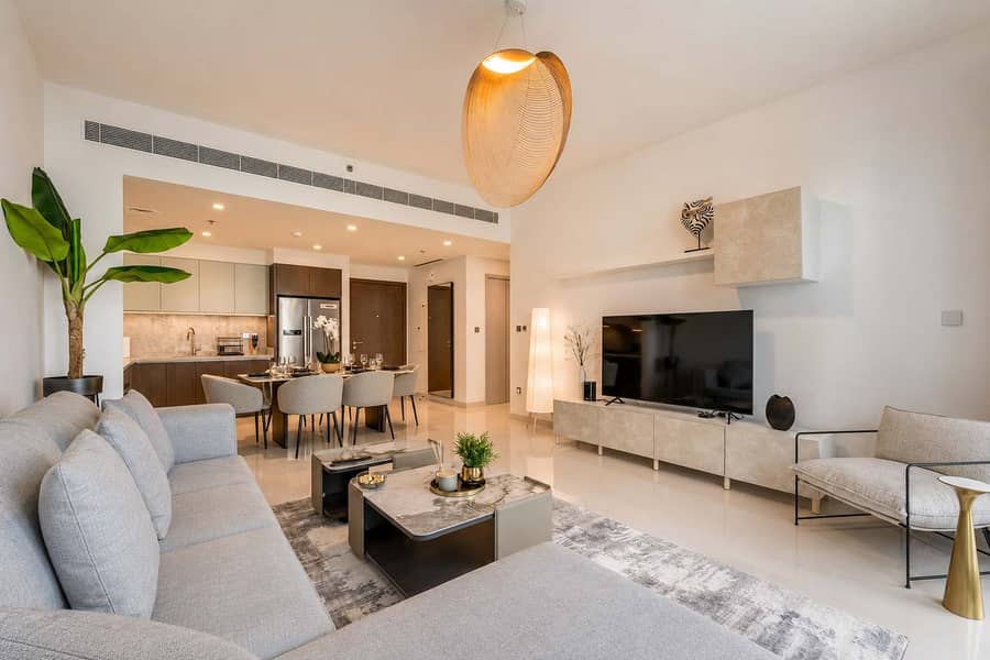 3 Beachfront Bliss: 2BR Apartment in Dubai with Pool