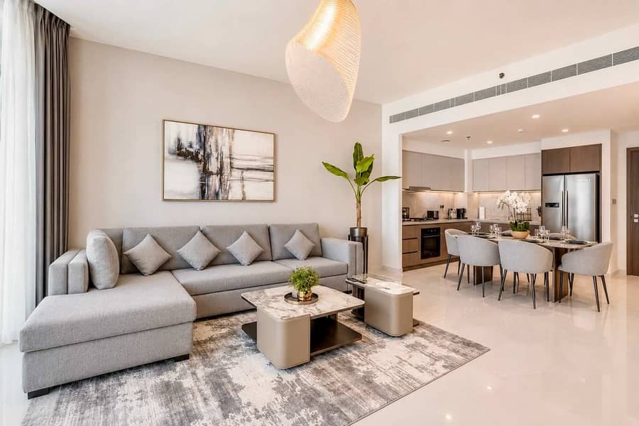 4 Beachfront Bliss: 2BR Apartment in Dubai with Pool