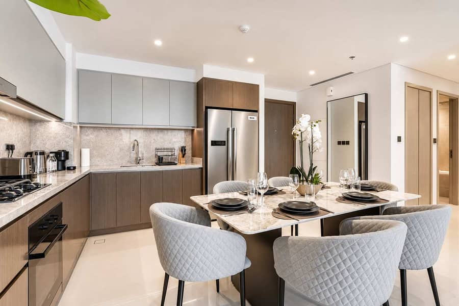 7 Beachfront Bliss: 2BR Apartment in Dubai with Pool