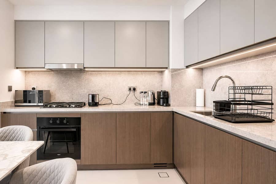 9 Beachfront Bliss: 2BR Apartment in Dubai with Pool
