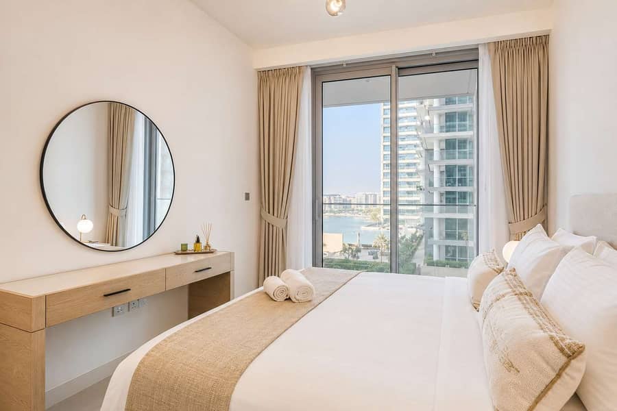 11 Beachfront Bliss: 2BR Apartment in Dubai with Pool