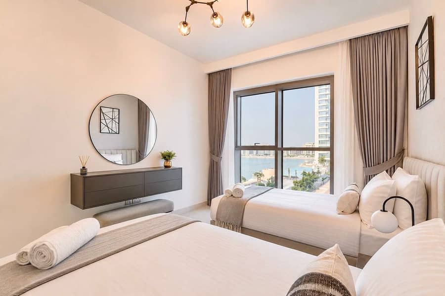 16 Beachfront Bliss: 2BR Apartment in Dubai with Pool