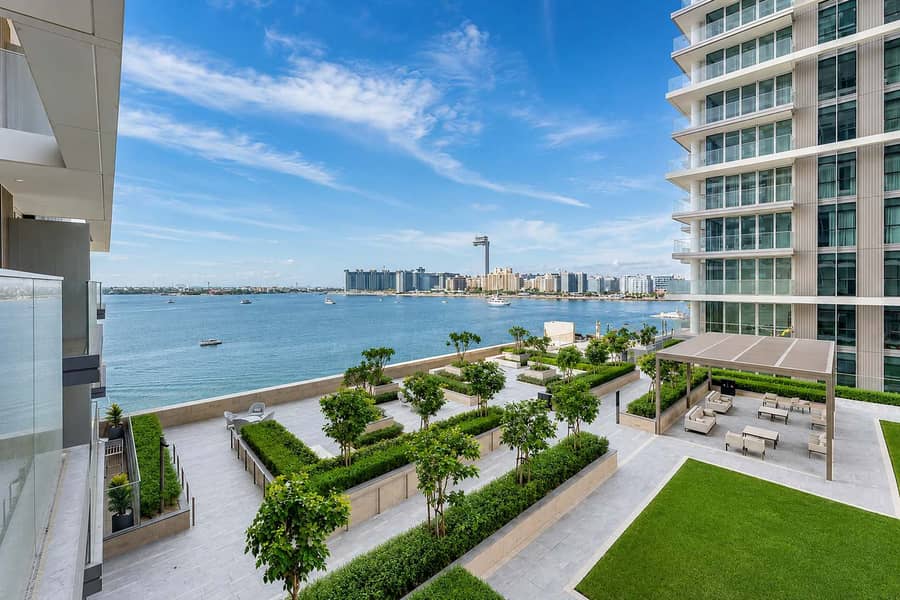 20 Beachfront Bliss: 2BR Apartment in Dubai with Pool