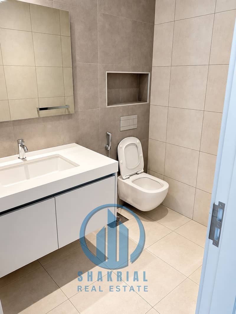 8 Minimalist Contemporary Bathroom. png