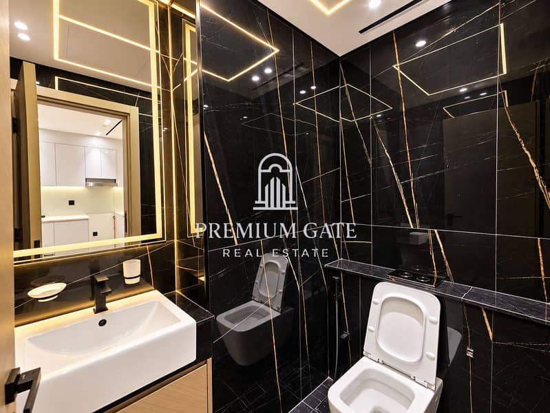 3 Luxurious Black Marble Bathroom. png