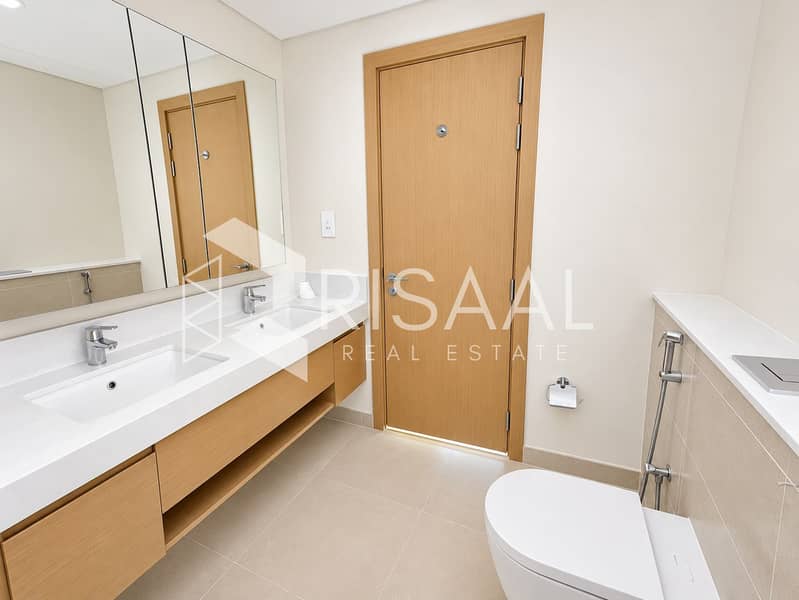 14 15-main-bathroom-reverse. jpg