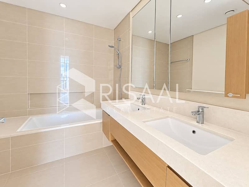 13 14-main-bathroom. jpg