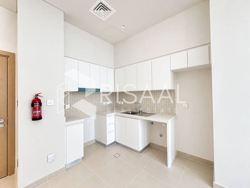 4 04-bright-kitchen. jpg