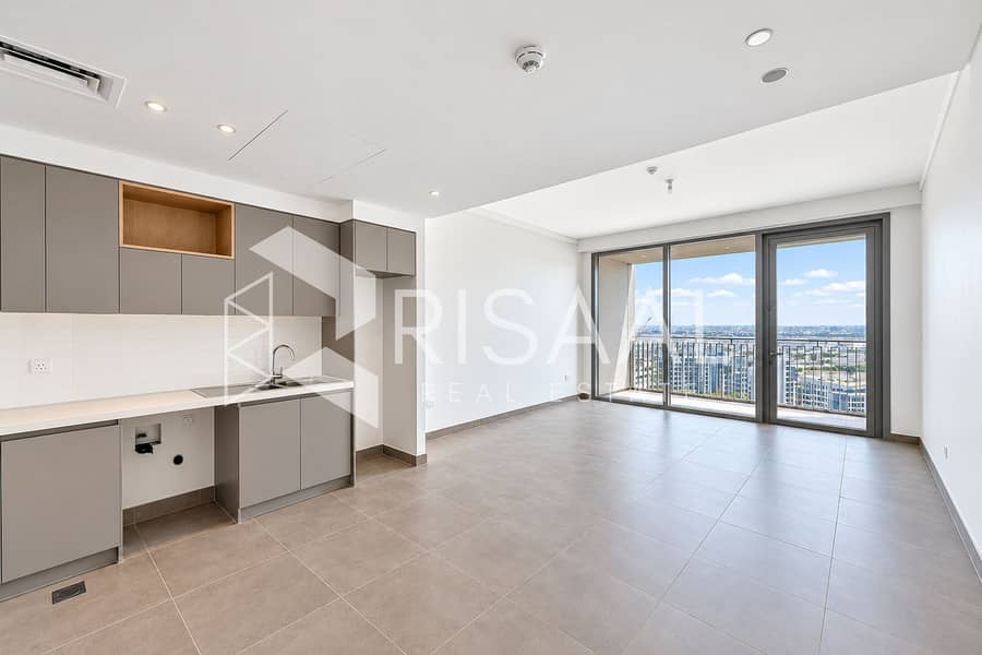 3 01-living-balcony. jpg