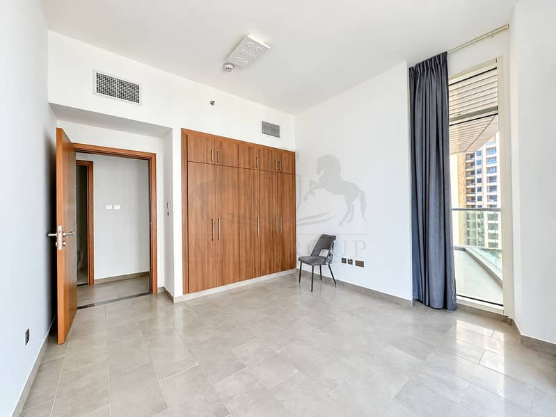 7 Modern Apartment Bedroom with City View. png