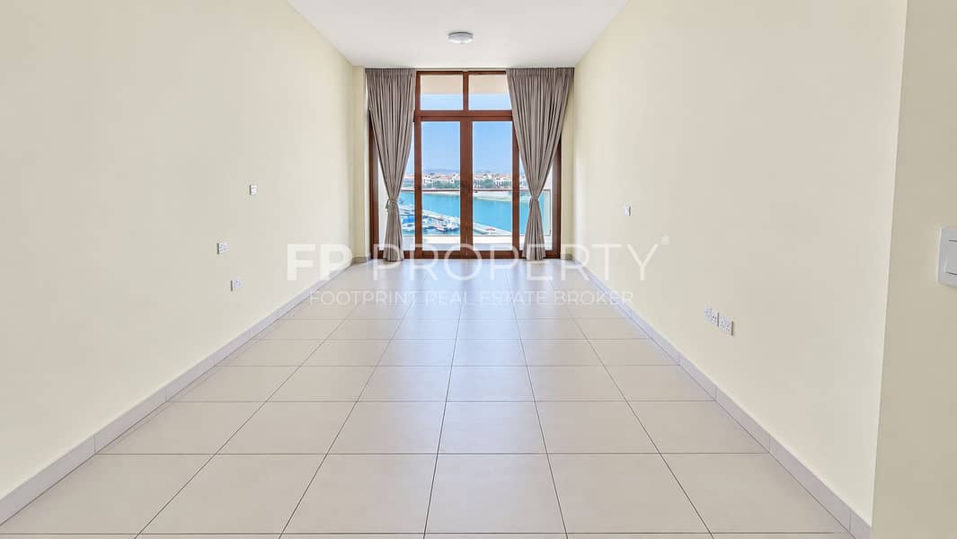 2 Minimalist Room with Marina View. png