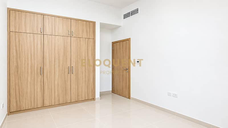 4 Minimal Oak Wardrobe Room. png