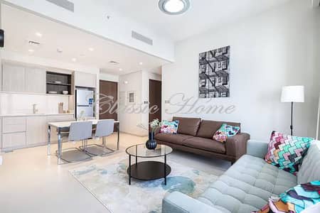 1 Slaapkamer Appartement te Huur in Dubai Creek Harbour, Dubai - Living room and kitchen. jpg 1 Slaapkamer Appartement te Huur in Dubai Creek Harbour, Dubai - Living room and kitchen. jpg