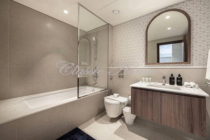 7 Bathroom. jpg
