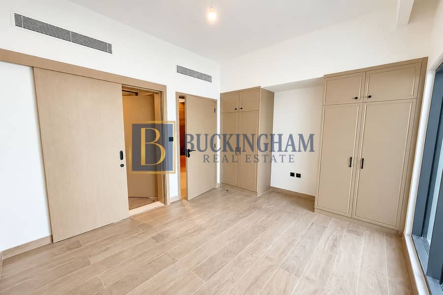 2 Minimalist Beige Bedroom Interior. png