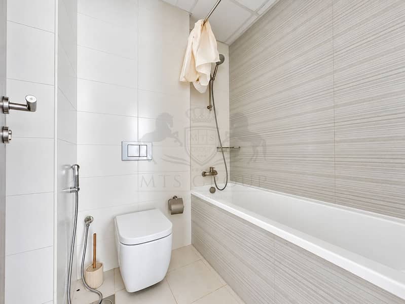 16 Modern Minimalist Bathroom with Bathtub. png