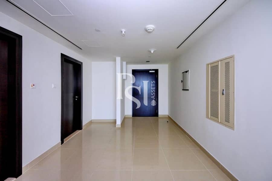 5 2129599-5321-Foyer. jpeg