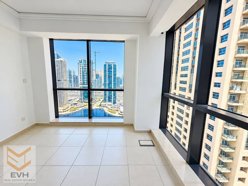 11 Bright lake-view room with beige tiles-20. png