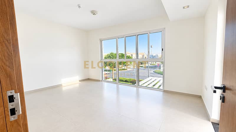 3 Bright Empty Room with Scenic Windows. png