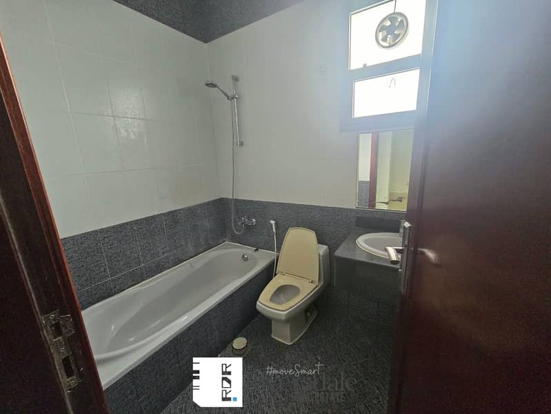 35 e852dd10-5b1d-41b1-9cd5-cc3934b78eb2. jpg